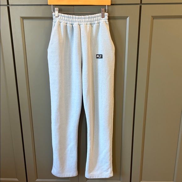 PrettyLittleThing Badge Detailed Strait leg Sweatpants- light blue - Picture 2 of 8